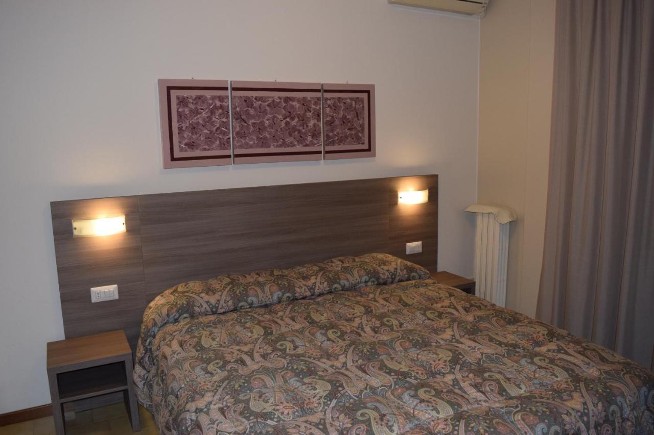 Hotel Pilotto Peschiera del Garda Exterior photo